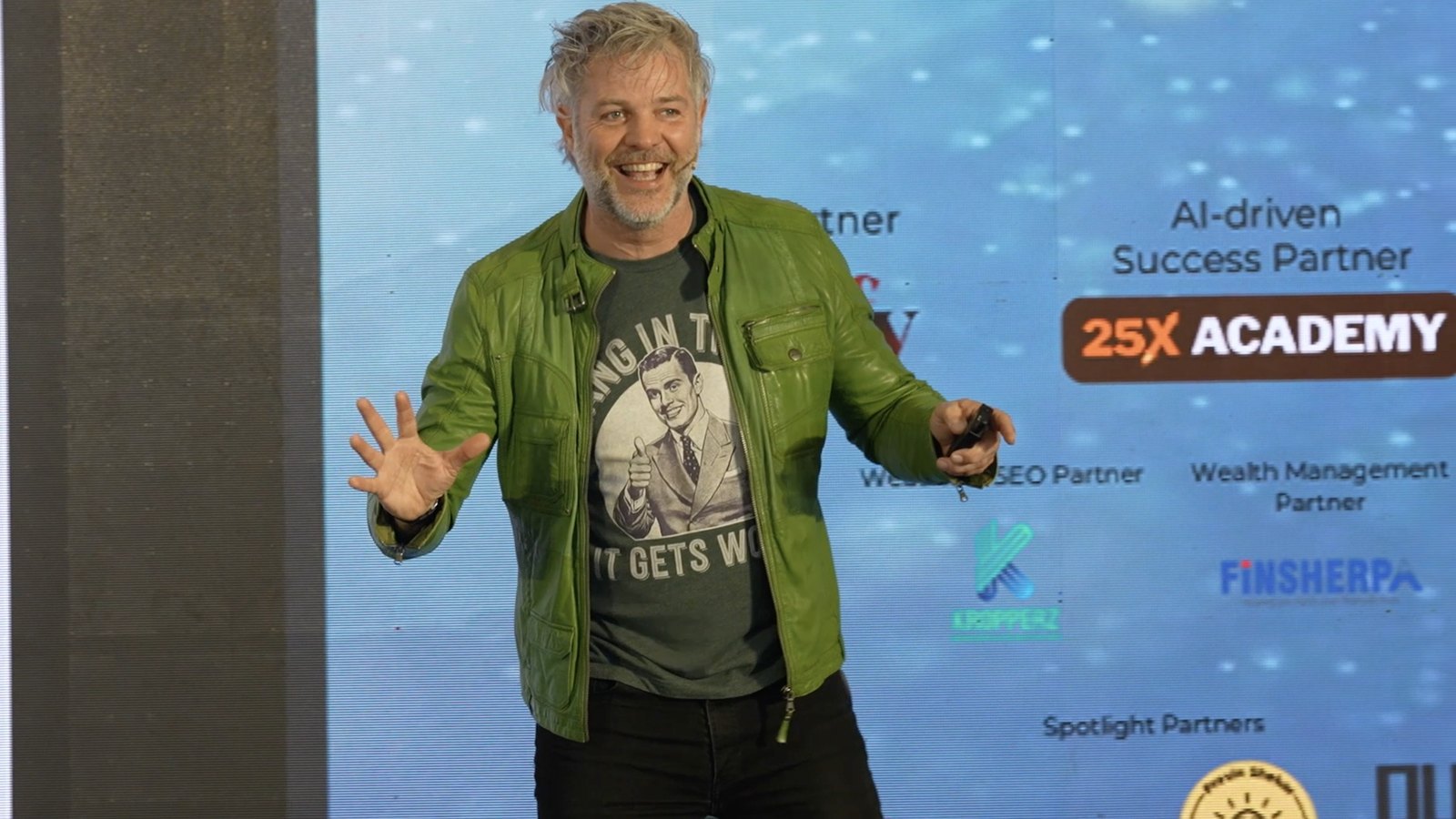 Robin on stage in Chennai in his green leather jacket and Hang in there, it gets worse t-shirt, laughing with his hands up